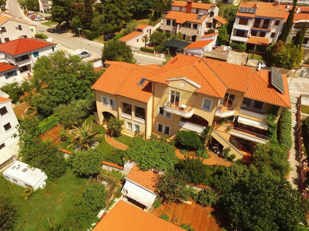 Alexandra Apartment *