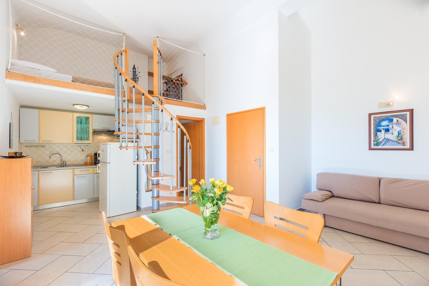Alexandra Apartment