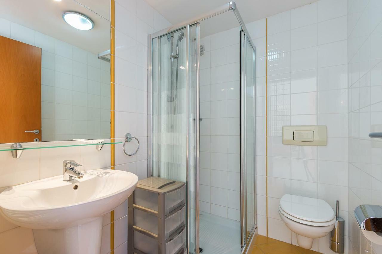 Alexandra Apartment *